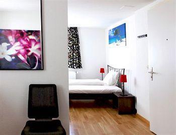 Swiss Star Guesthouse District 4 - Contactless Self Check-In Zurigo Esterno foto